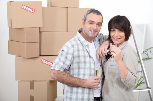 Packing boxes and furniture for self storage in Westnorwood